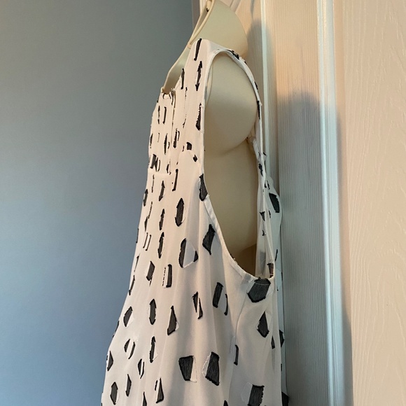 BUY 2 ITEMS & GET 1 FREE: Tommy Hilfiger B&W Geo Print Blouse Sz XL - Picture 5 of 8